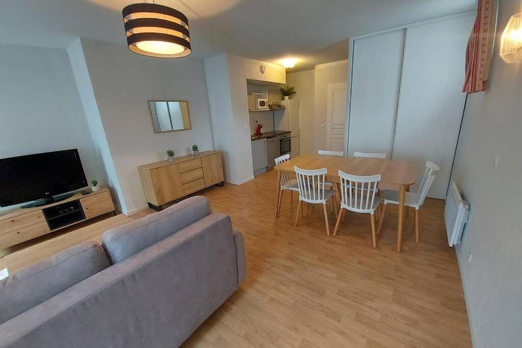 Appartement Moderne, Hyper-Centre - 6/8 Pers. Bagnères-de-Luchon Exteriör bild