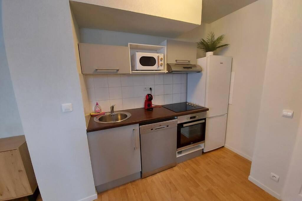 Appartement Moderne, Hyper-Centre - 6/8 Pers. Bagnères-de-Luchon Exteriör bild