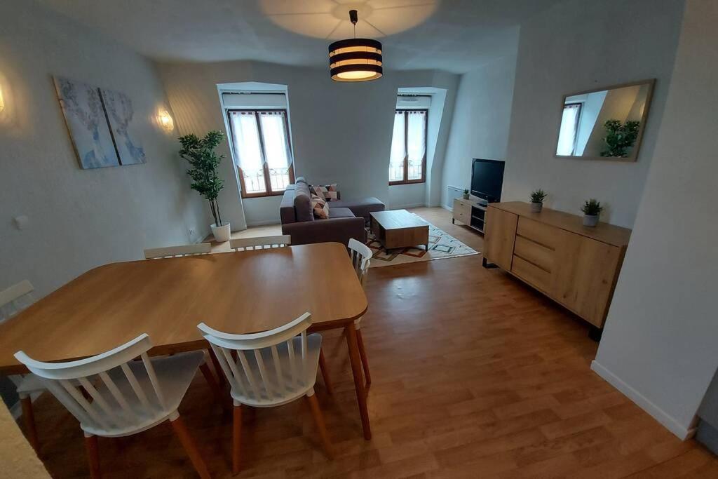 Appartement Moderne, Hyper-Centre - 6/8 Pers. Bagnères-de-Luchon Exteriör bild