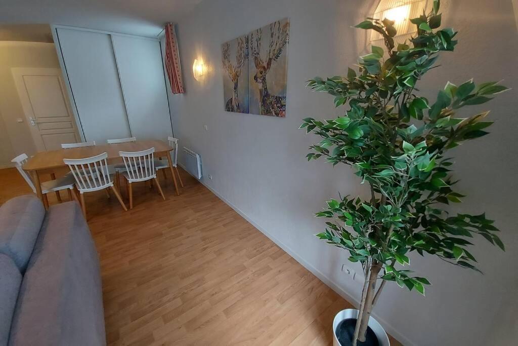 Appartement Moderne, Hyper-Centre - 6/8 Pers. Bagnères-de-Luchon Exteriör bild